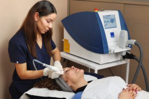 Radiofrequency treatment and hydrafacial with skin aesthetician at Omniya Clinic in Knightsbridge, London hydratite